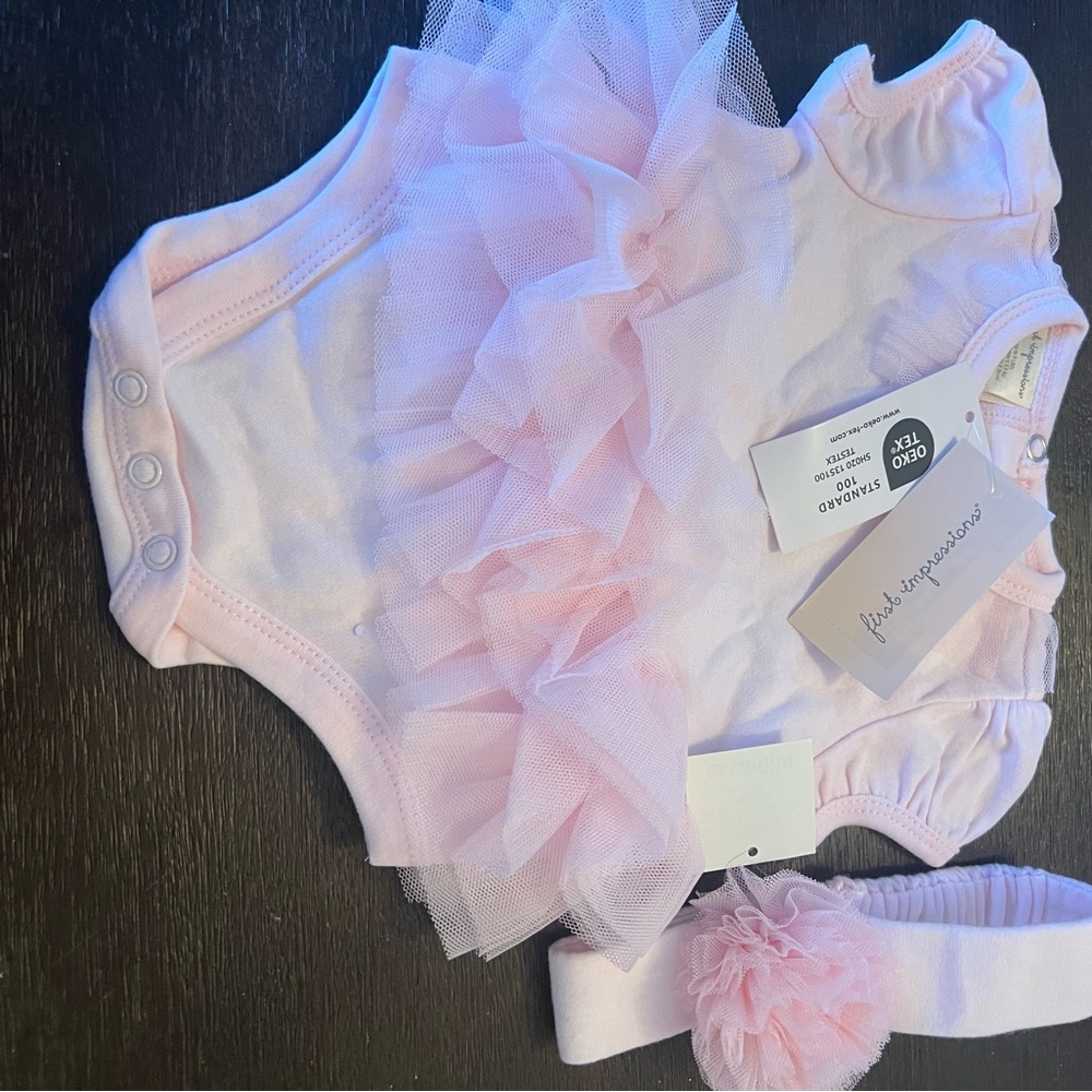 Lacy ruffles onies 2 piece